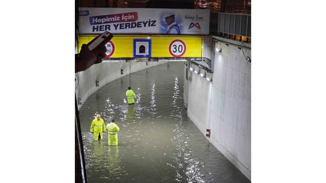 Mersin'de şiddetli yağmur su taşkınlarına neden oldu!