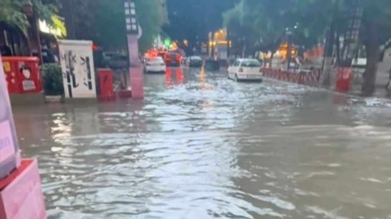 Foto - Mersin'de şiddetli yağmur su taşkınlarına neden oldu!