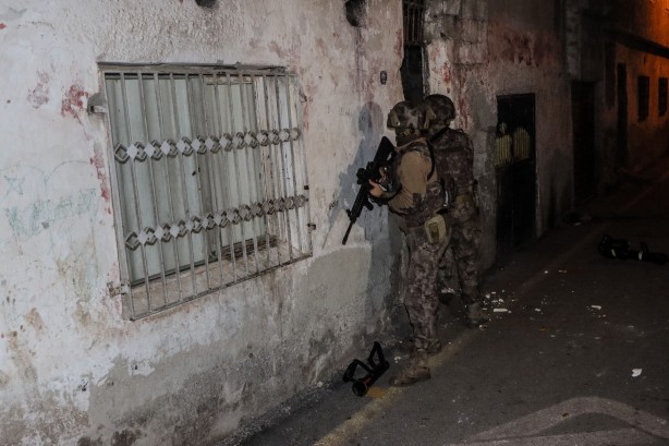 Mersin'de teröristlere şafak operasyonu