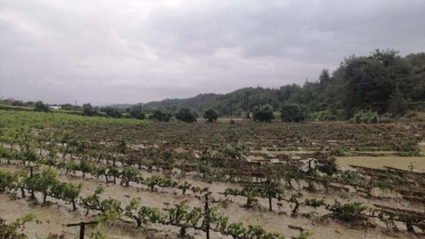 Foto - Mersin'de yağmur etkili oldu, onlarca araç sular içinde kaldı