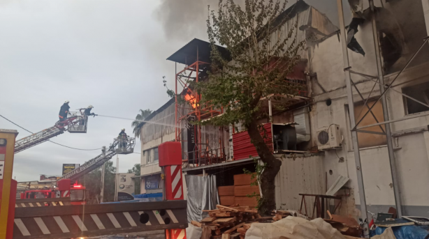 Foto - Mersin'de yangın faciası: 3 işçi ve 1 itfaiye eri hayatını kaybetti