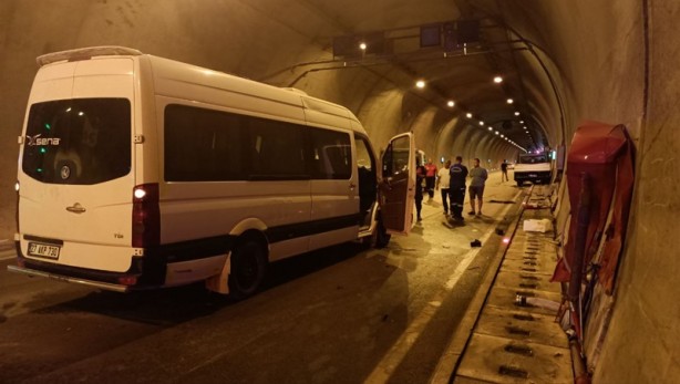Foto - Mersin'de zincirleme trafik kazası! Ulaşım aksadı