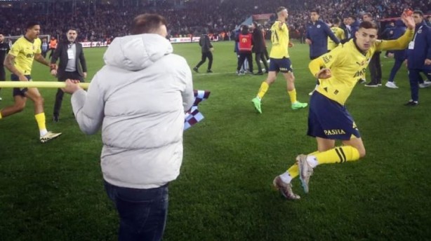 Foto - Mert Müldür canını zor kurtardı