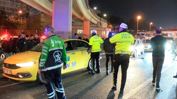 Foto - Merter D-100'de, makas atan cip bariyerlere çarpıp alev aldı