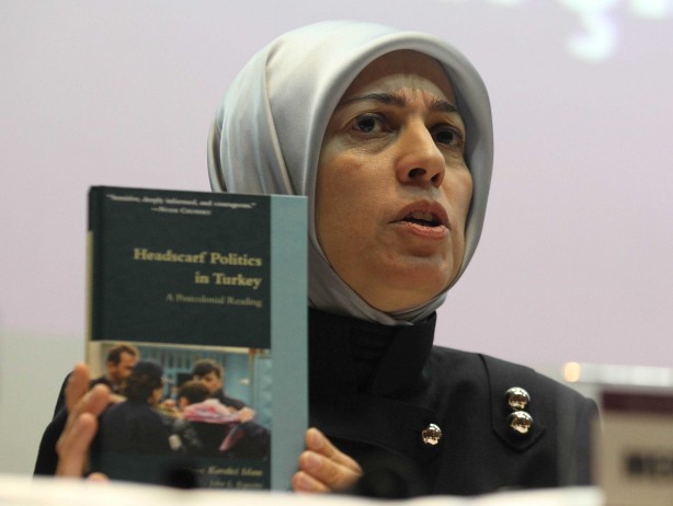 Foto - Merve Kavakçı İslam kimdir?