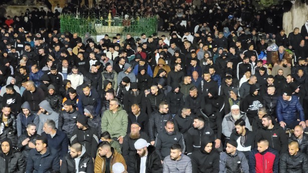 Foto - Mescid-i Aksa’da 90 bin kişi teravih namazı kıldı