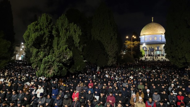 Foto - Mescid-i Aksa’da 90 bin kişi teravih namazı kıldı