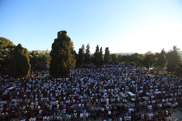 Foto - Mescid-i Aksa'da bayram namazı 100 bin kişiyle kılındı