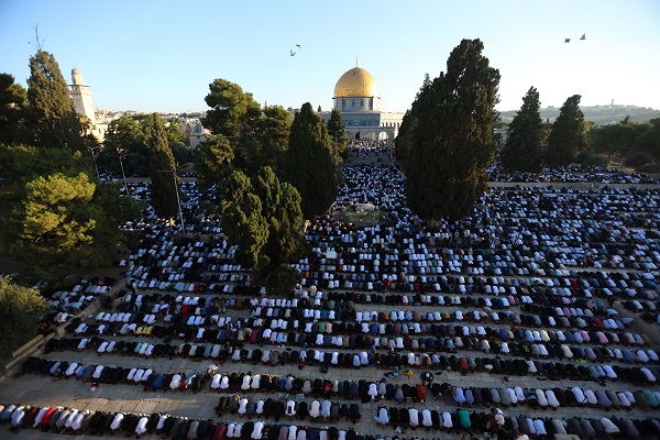 Foto - Mescid-i Aksa'da bayram namazı 100 bin kişiyle kılındı
