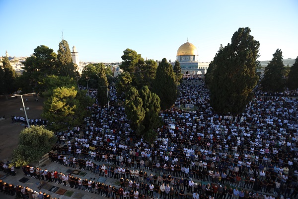 Foto - Mescid-i Aksa'da bayram namazı 100 bin kişiyle kılındı