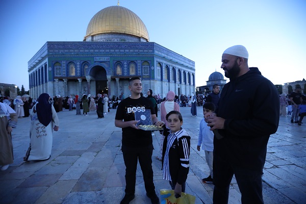 Foto - Mescid-i Aksa'da bayram namazı 100 bin kişiyle kılındı