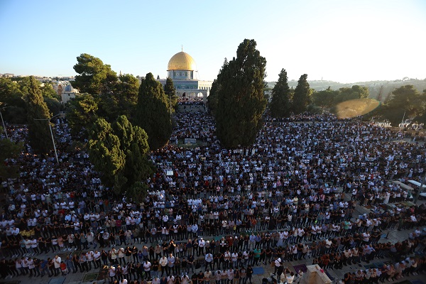 Foto - Mescid-i Aksa'da bayram namazı 100 bin kişiyle kılındı