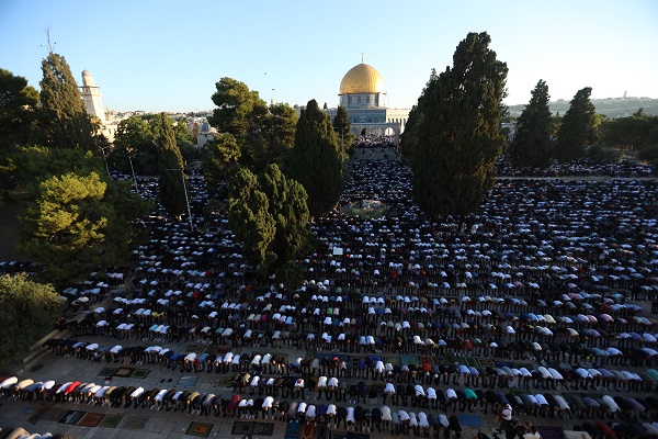 Foto - Mescid-i Aksa'da bayram namazı 100 bin kişiyle kılındı