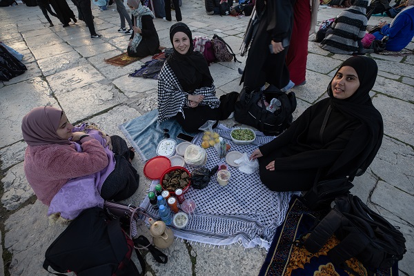 Foto - Mescid-i Aksa'da iftar