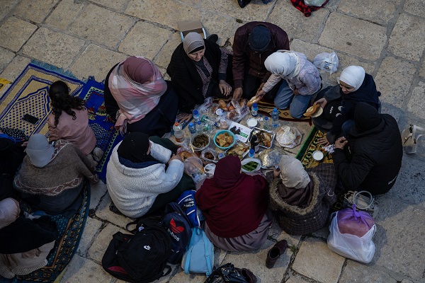 Foto - Mescid-i Aksa'da iftar