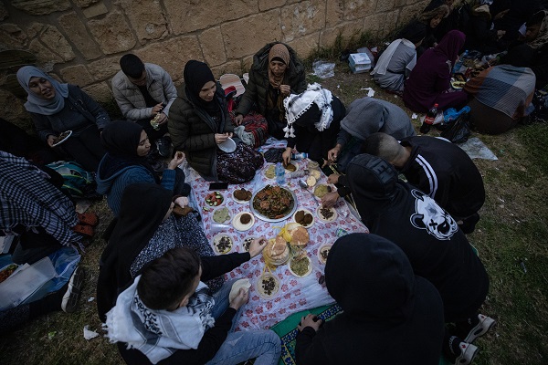 Foto - Mescid-i Aksa'da iftar