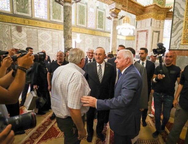 Foto - Mescid-i Aksa'yı ziyaret eden Bakan Çavuşoğlu'na yoğun ilgi