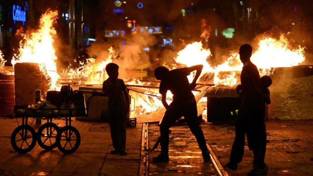 Foto - Mesele ormanda yanan ağaçlar değil! Siz hala anlamadınız mı?