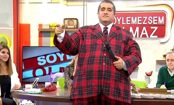 Foto - Meşhur sanatçının protestosu olay oldu! Şaşkına çeviren görüntüler