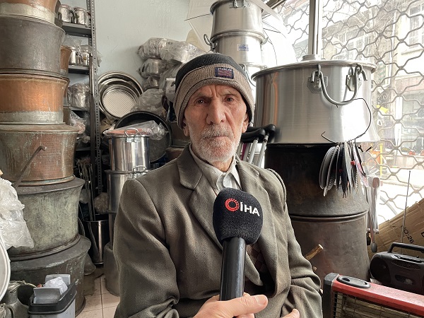 Foto - Mesleğini oğluna öğretti! 83 yaşındaki adam teknolojiye meydan okuyor