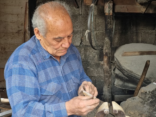 Foto - Mesleğinin son temsilcilerinden! Ürünleri ABD'ye götürülüyor