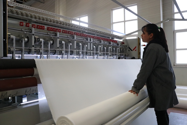 Foto - Meslek liseli öğrencilerden depremzedeler için yatak üretimi