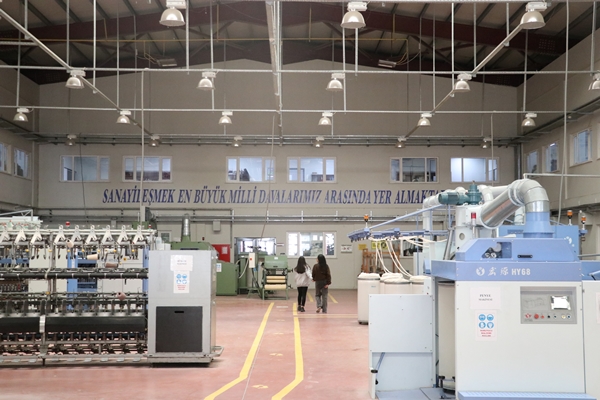 Meslek liseli öğrencilerden depremzedeler için yatak üretimi