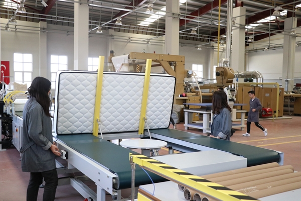 Foto - Meslek liseli öğrencilerden depremzedeler için yatak üretimi