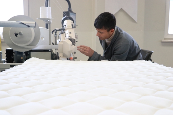 Foto - Meslek liseli öğrencilerden depremzedeler için yatak üretimi