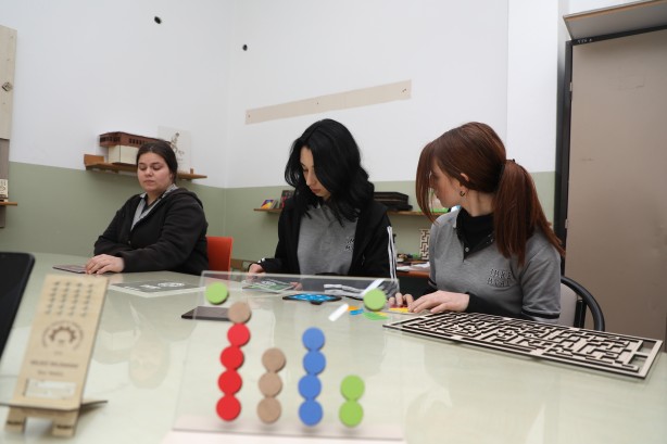 Foto - Meslek lisesinde üretilip deprem bölgesindeki okullara gönderiliyor