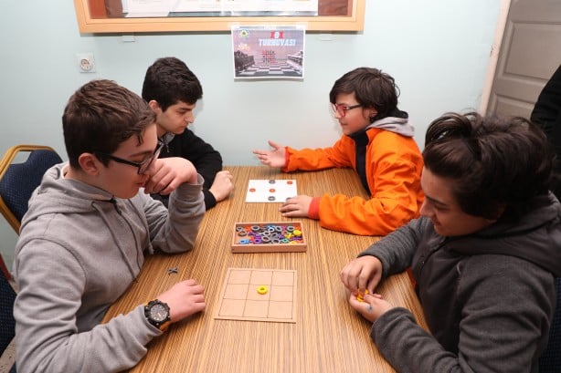 Foto - Meslek lisesinde üretilip deprem bölgesindeki okullara gönderiliyor