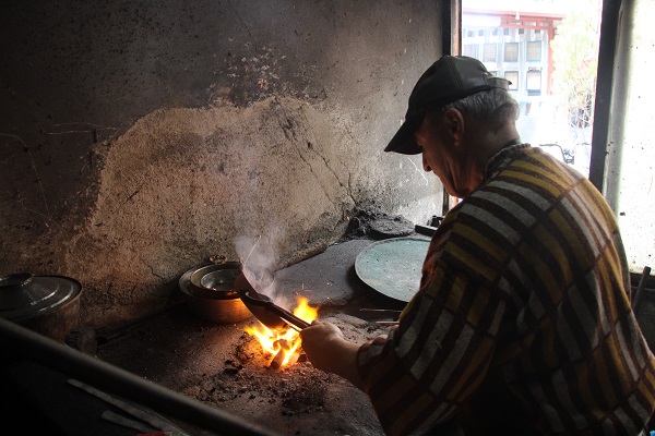 Foto - Meslektaşları teknolojiye direnemedi! 84 yıldır bu dükkanın ateşi sönmüyor