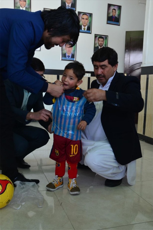 Foto - Messi, Afgan çocukla buluşacak