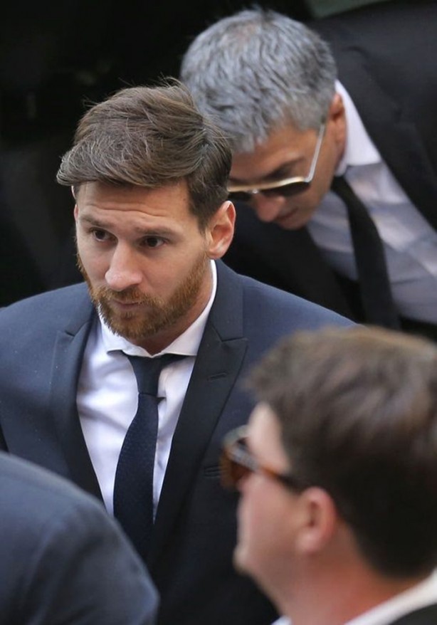 Foto - Messi hakim karşısında! 