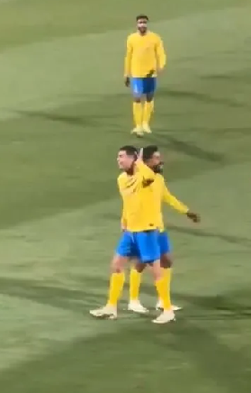 'Messi' tezahüratları Ronaldo'yu çılgına çevirdi! Yaptığı hareket olay oldu... Bu kadar da olmaz: Arabistan bu gelişmeye kilitlendi…