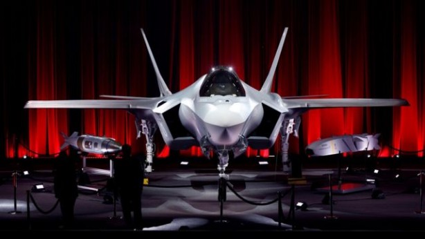 Foto - Mesut Hakkı Caşın Milli Muharip Uçakla ilgili bombayı bırakıtı: 2024'e saatler kala size bir müjde vereyim