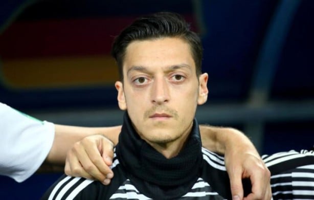 Foto - Mesut Özil, Çamlıca Camii'nde namaz kıldı