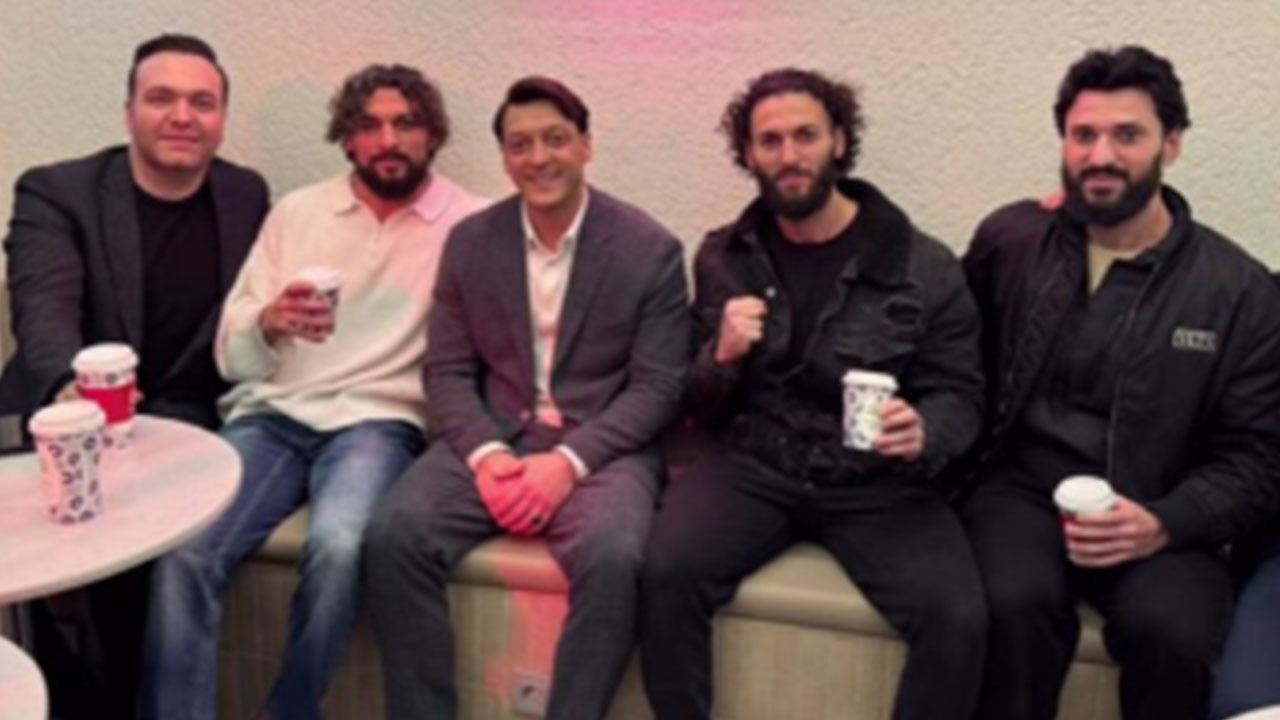 Foto - Mesut Özil gündemi salladı! Boykot çağrıları yapılan markaya gitti