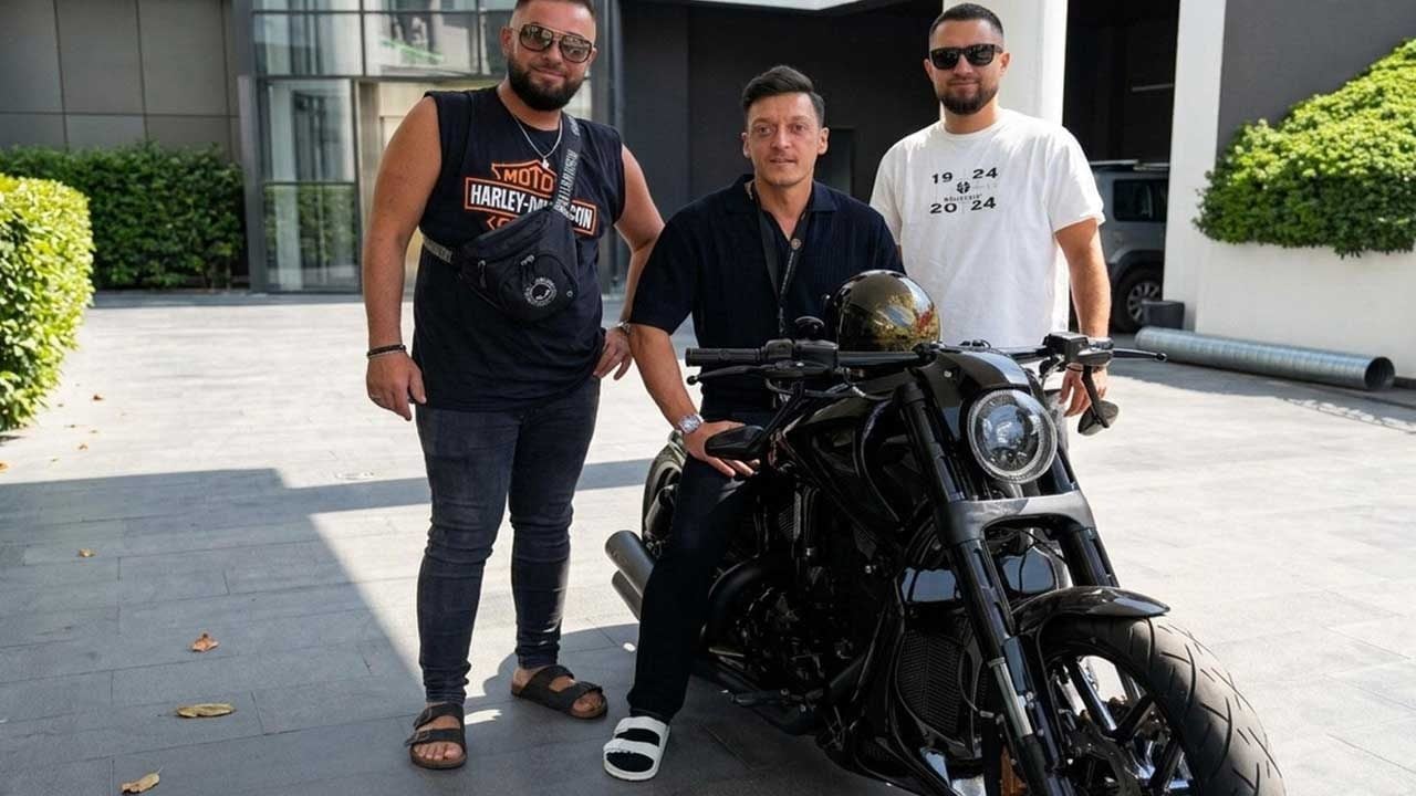 Foto - Mesut Özil oyuncağını satıyor! Fiyatı dudak uçuklattı