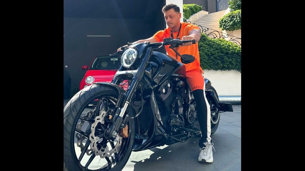 Foto - Mesut Özil oyuncağını satıyor! Fiyatı dudak uçuklattı