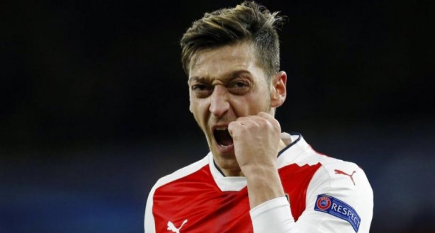 Foto - Mesut Özil polisi trolledi