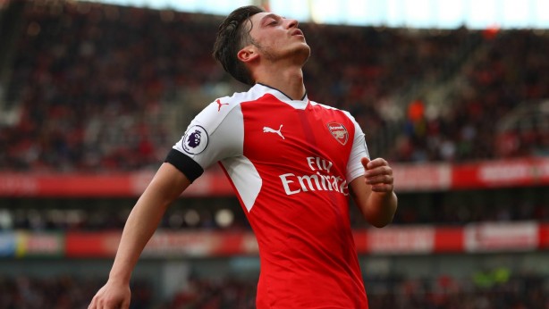 Foto - Mesut Özil polisi trolledi