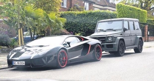 Foto - Mesut Özil servetini yola döktü!