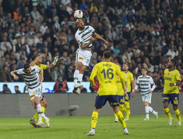 Foto - Mesut Özil'den daha kötü! Bıyığıyla tarz oldu, korner bile kullanamadı, 15 milyon euroluk fiyasko