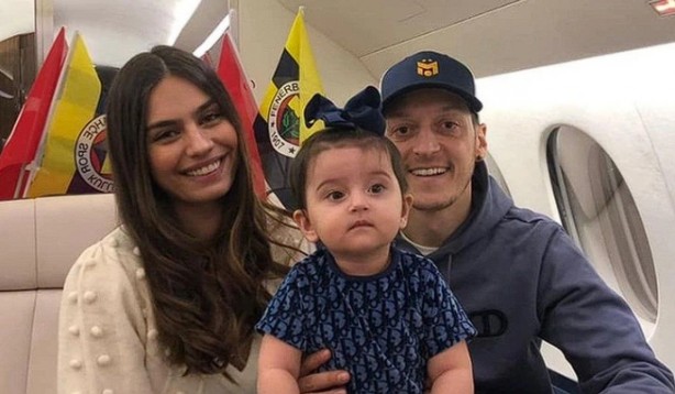 Foto - Mesut Özil’den, Ramazan'ın ilk günü rakı şişesi paylaşan Cem Yılmaz’a jeneriklik gol! Sen var ya, adamın dibisin dibi