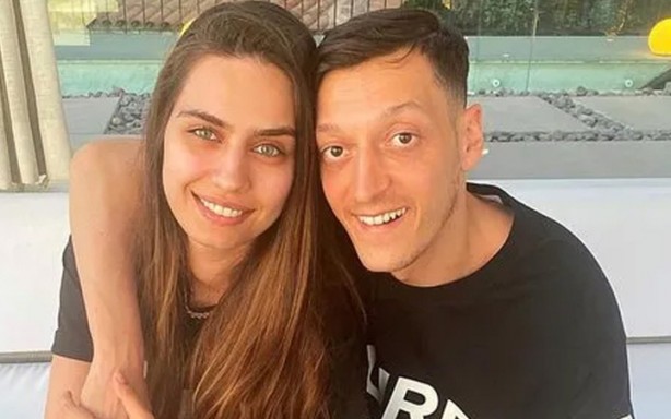 Foto - Mesut Özil’den, Ramazan'ın ilk günü rakı şişesi paylaşan Cem Yılmaz’a jeneriklik gol! Sen var ya, adamın dibisin dibi