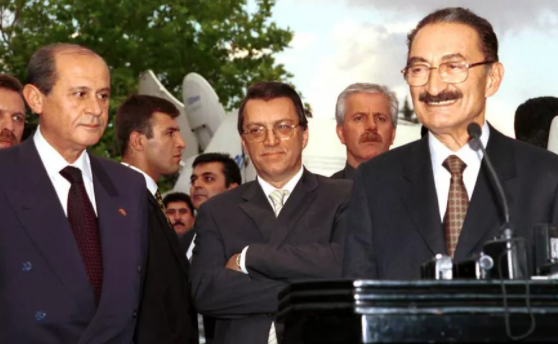 Foto - Mesut Yılmaz’ın çok konuşulacak görüntüleri! "Postmodern darbe" olarak nitelendirilen…