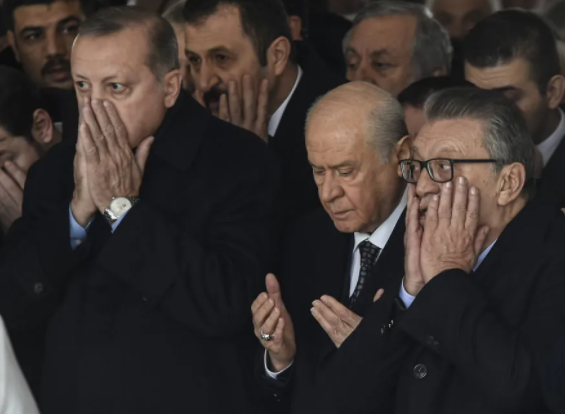 Foto - Mesut Yılmaz’ın çok konuşulacak görüntüleri! "Postmodern darbe" olarak nitelendirilen…