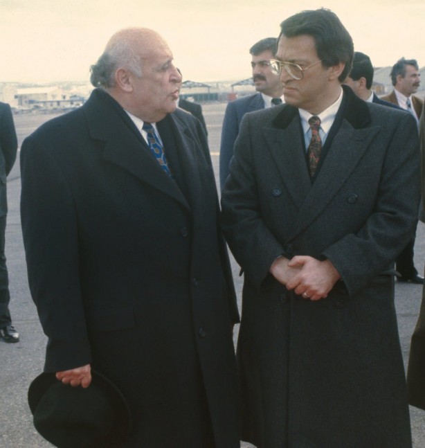 Foto - Mesut Yılmaz’ın çok konuşulacak görüntüleri! "Postmodern darbe" olarak nitelendirilen…