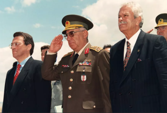 Foto - Mesut Yılmaz’ın çok konuşulacak görüntüleri! "Postmodern darbe" olarak nitelendirilen…